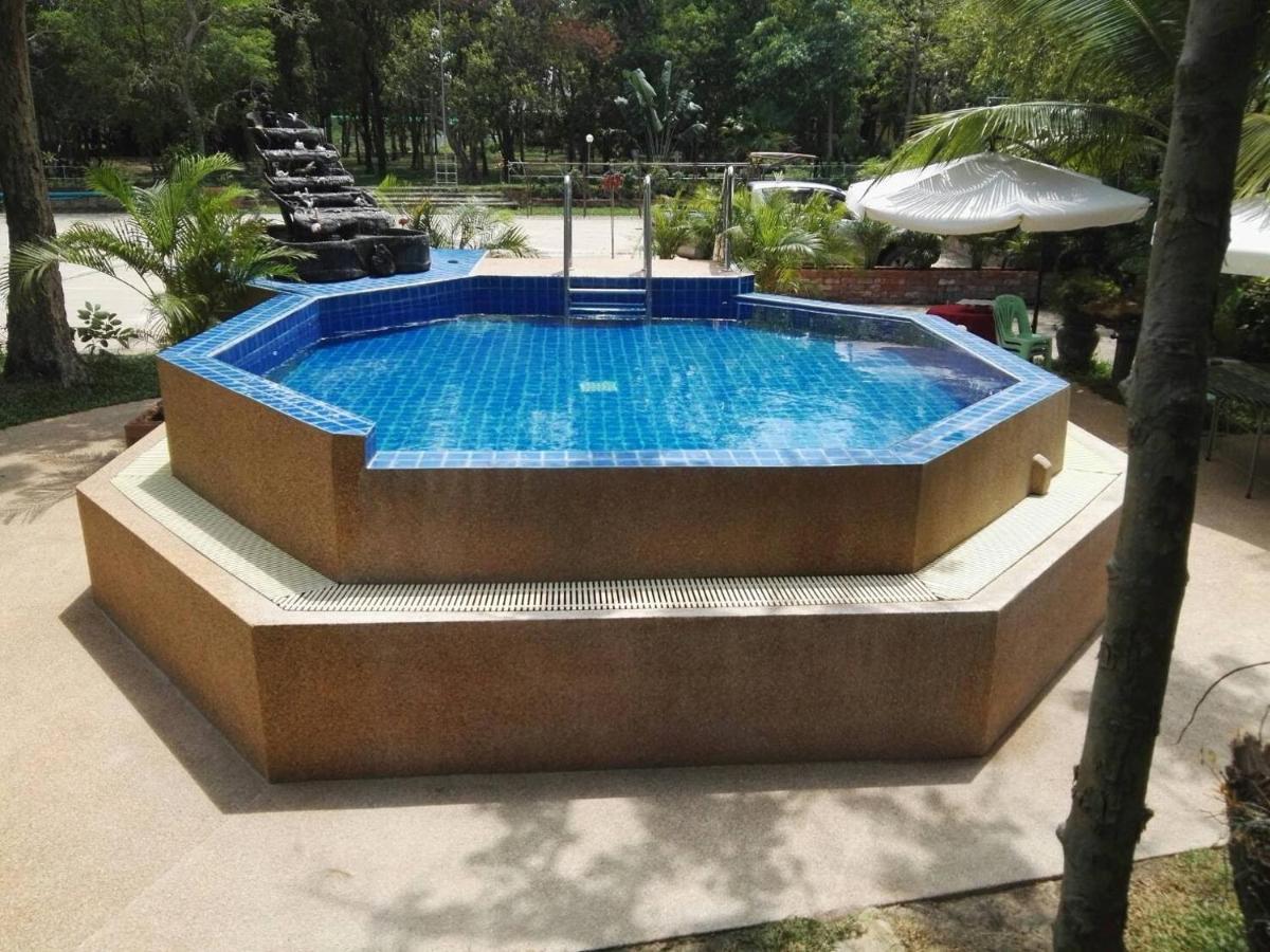 Isaan Perazim Park Otel Roi Et Dış mekan fotoğraf